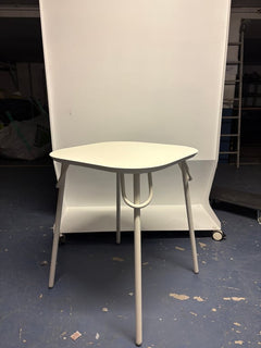 Table d'extérieur rectangulaire en métal blanche