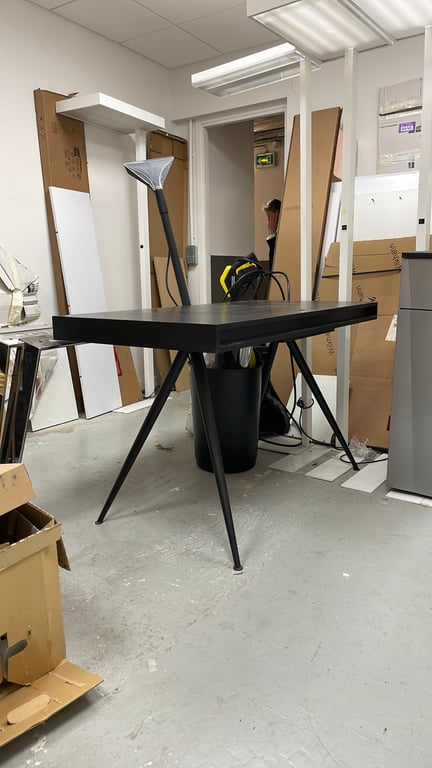 Bureau droit simple sans marque