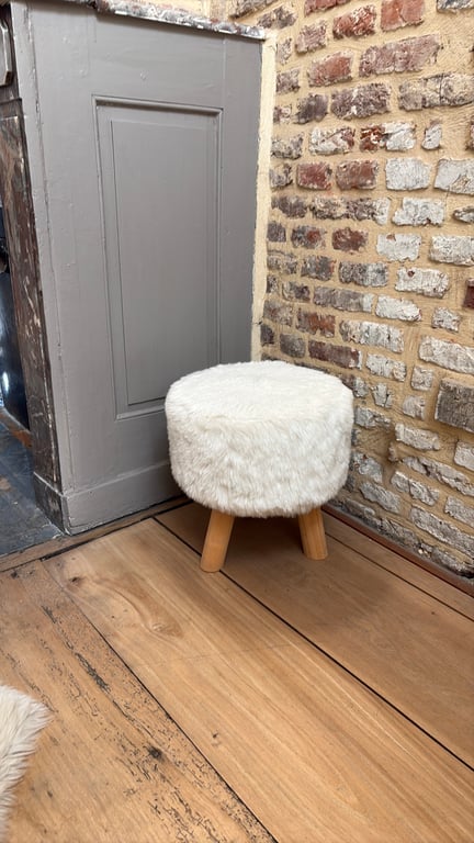 Tabouret en bois avec assise en tissu - 3-4