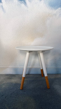 Table basse ronde en plastique blanc - 3-4