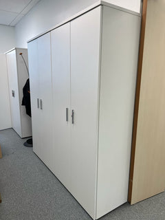 Armoire haute avec portes battantes