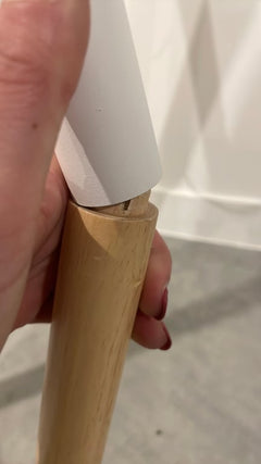 Luminaire sur pied en bois et métal