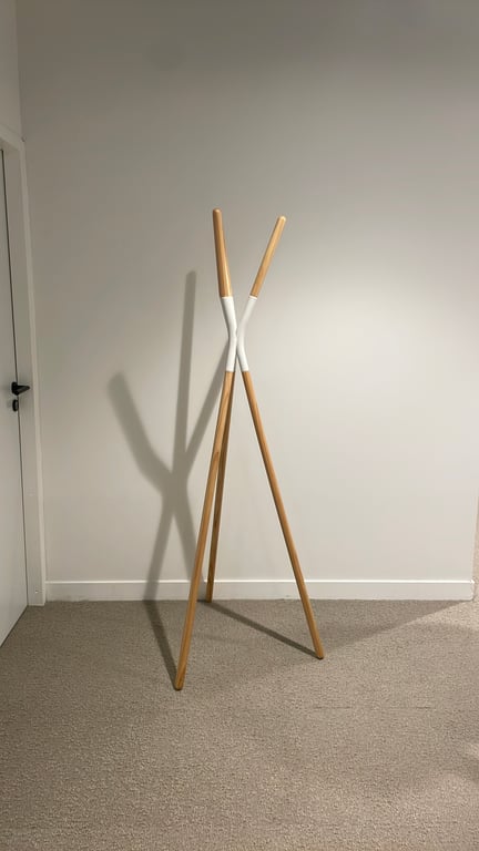 Porte-manteau bois et métal blanc Zuiver Pinnacle - 3-4
