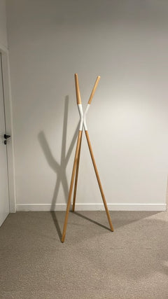 Porte-manteau bois et métal blanc Zuiver Pinnacle - 3-4