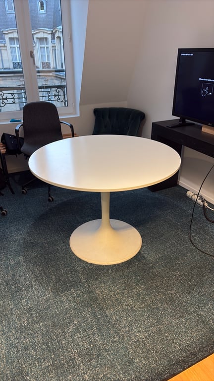 Table ronde 105x105 IKEA - Docksta - 3-4