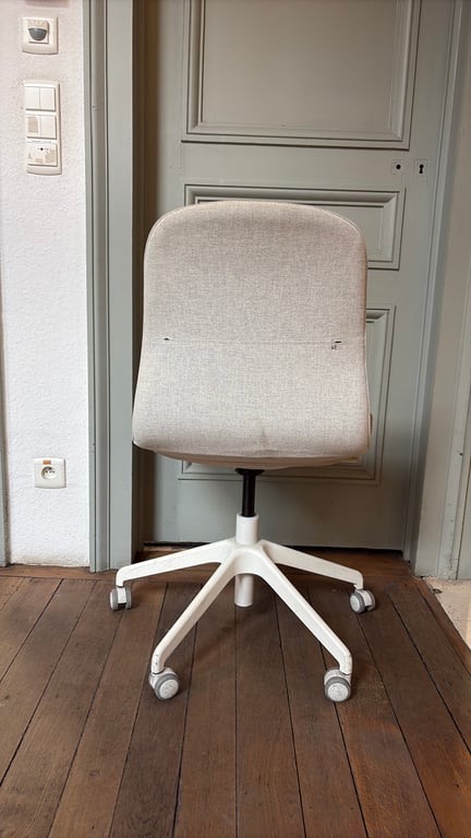 Chaise de réunion avec roulettes et rotation de l'assise - 3-4