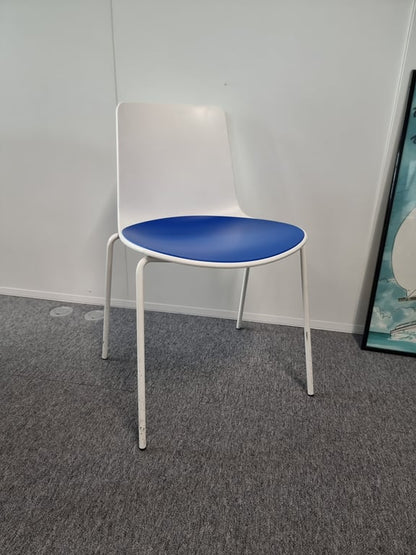 Chaise de réunion Lotus - Dossier Plein, Coque, Bleu et Blanc