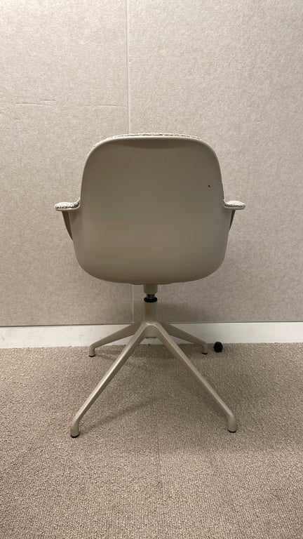 Chaise de réunion Zuiver Albert Kuip Grise - ambiance