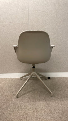 Chaise de réunion Zuiver Albert Kuip Grise - ambiance