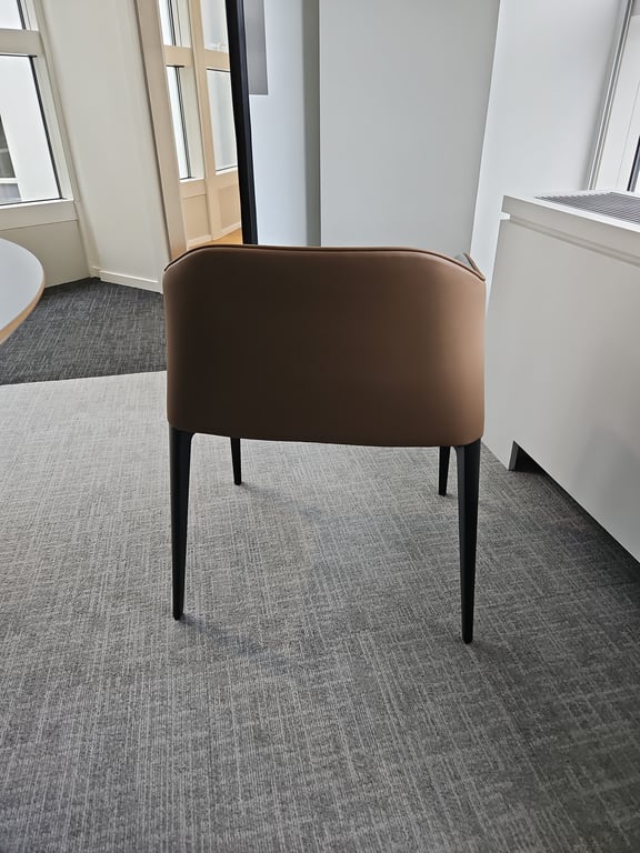 Chaise de réunion en bois et cuir
