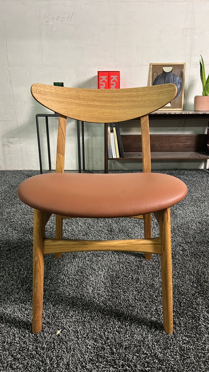 Chaise de cafétéria scandinave en cuir - face