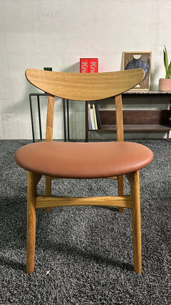 Chaise de cafétéria scandinave en cuir - face