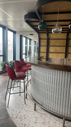 Tabouret haut cuir rouge et métal noir - arriere