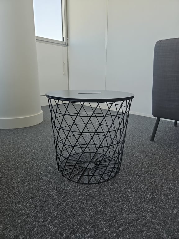 IKEA - Kvistbro - Table basse ronde en bois et métal - face