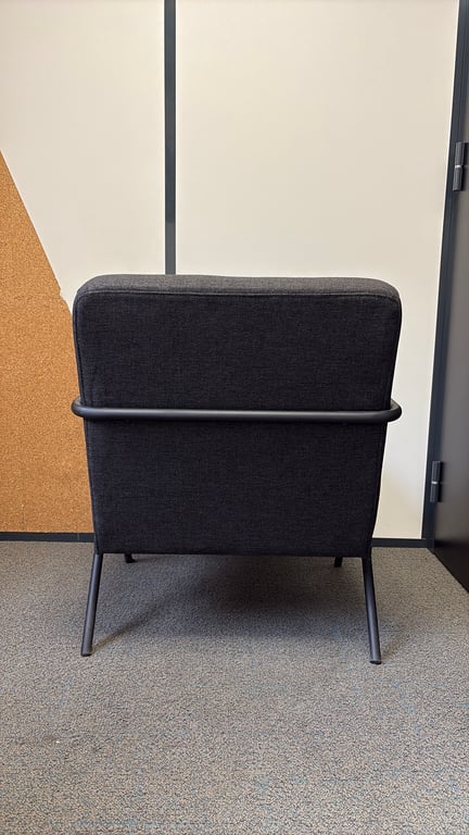 Fauteuil tissu gris et métal noir - 3-4