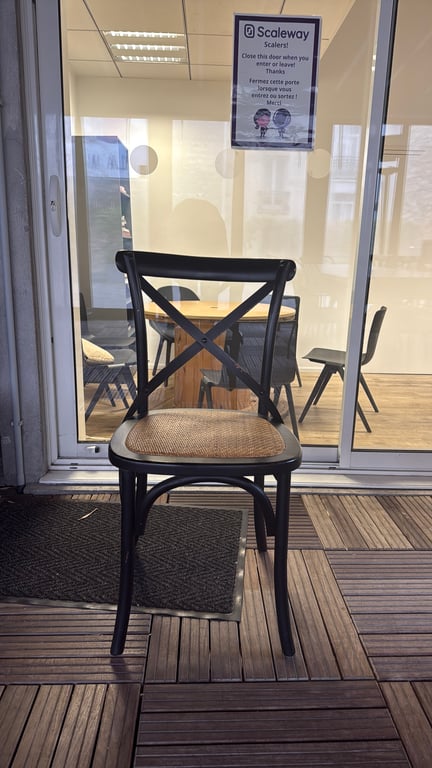 Chaise de cafétéria en bois et rotin tressé - 3-4