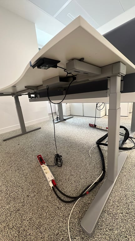 Bureau réglable 180x80 - Bene Level lift - avec cloison - dessous