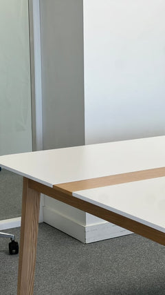 Table de réunion rectangulaire en bois massif et contreplaqué