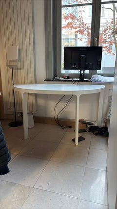 Bureau droit en mélaminé et métal blanc - 3-4