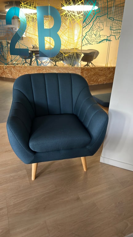 Fauteuil en tissu bleu - face