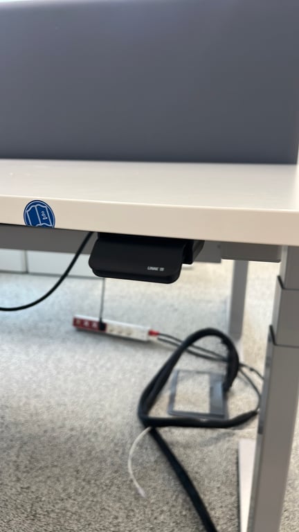 Bureau réglable 180x80 - Bene Level lift - avec cloison