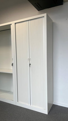 Armoire haute avec portes coulissantes et fermeture à clé - 3-4