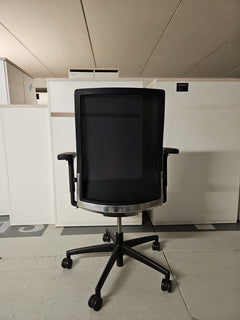 Fauteuil de bureau avec roulettes et rotation de l'assise