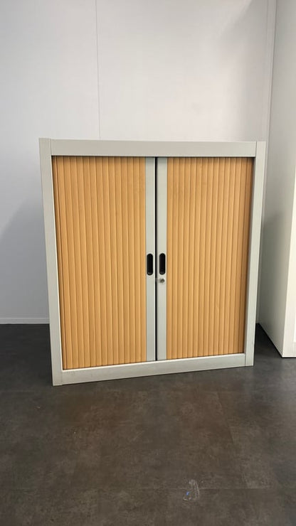 Armoire basse en métal et plastique