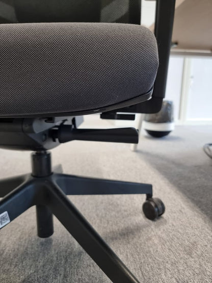Fauteuil de bureau en résille, piètement étoile