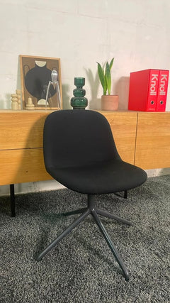 Chaise de réunion Muuto Fiber Chair Noir
