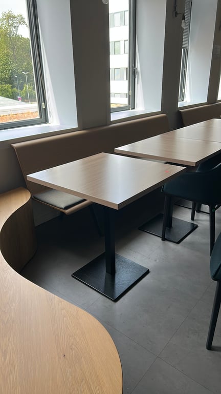 Table de cafétéria 70x70 Chêne clair - 3-4