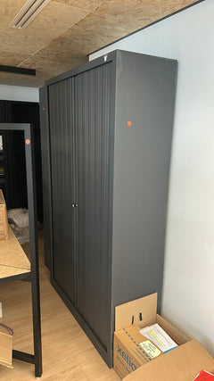 Armoire haute à portes coulissantes en métal - 3-4