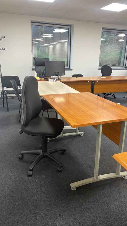 Fauteuil de bureau noir sans accoudoirs - 3-4