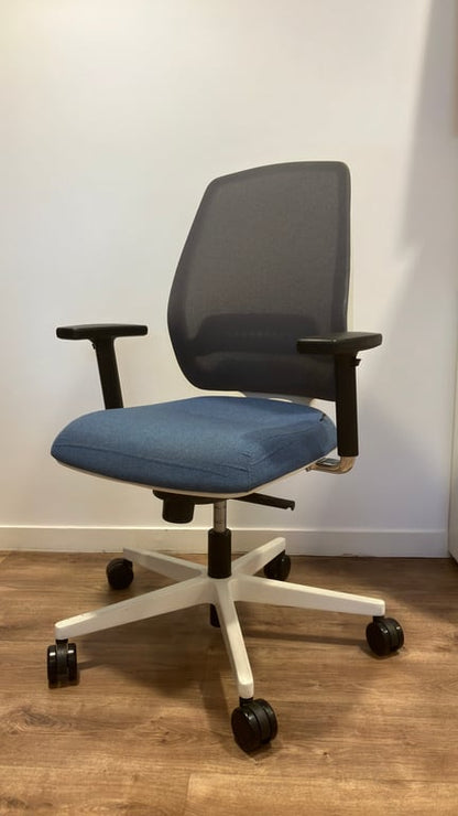 Fauteuil de bureau avec roulettes et dossier plein