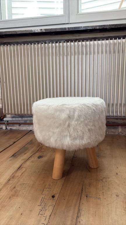 Tabouret en bois avec assise en tissu - 3-4
