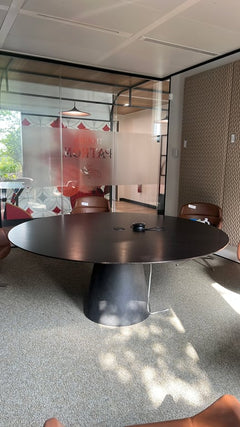 Table de réunion ronde 180x180 avec prises confort - face
