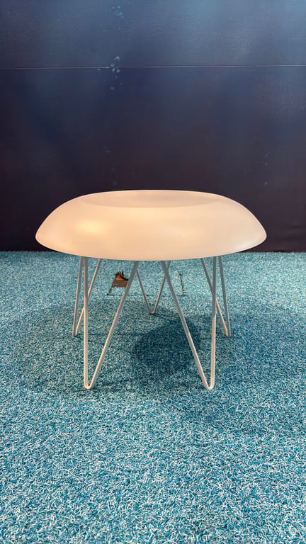 Table basse ronde en métal blanc - 3-4