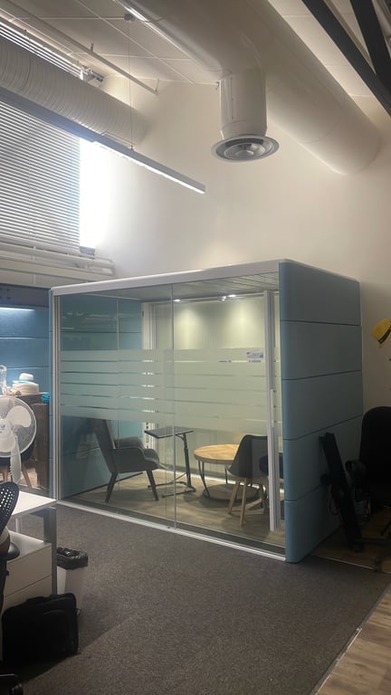 Cabine acoustique 4 places Orangebox Air 23