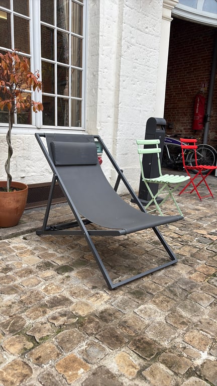 Chaise d'extérieur en métal et résille grise - 3-4