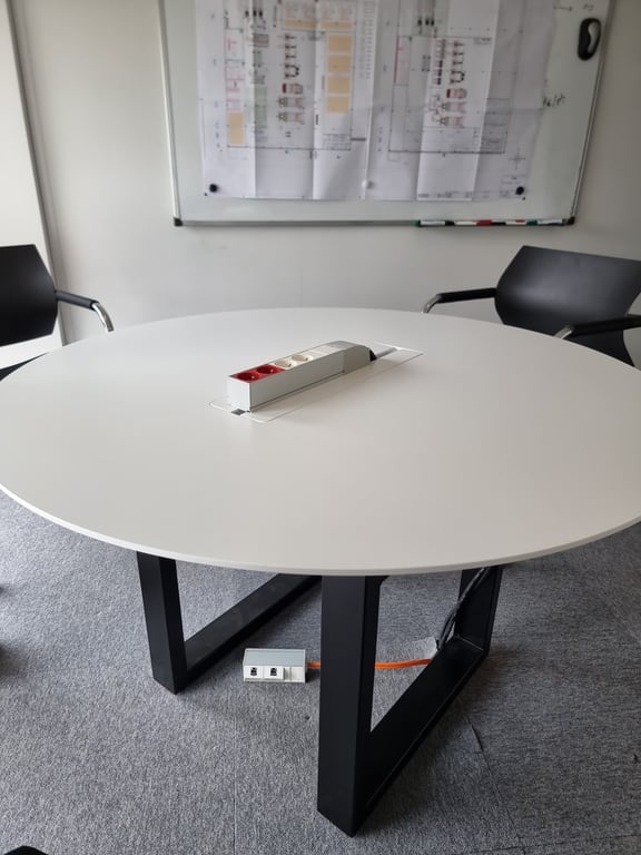 Table de Réunion Ronde avec Top Access