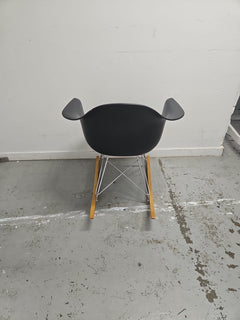 Fauteuil Vitra avec accoudoirs