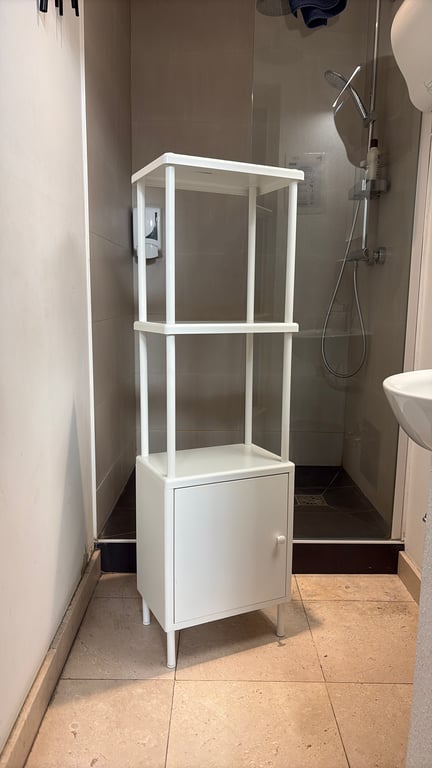 Rangement en métal blanc avec portes battantes - 3-4