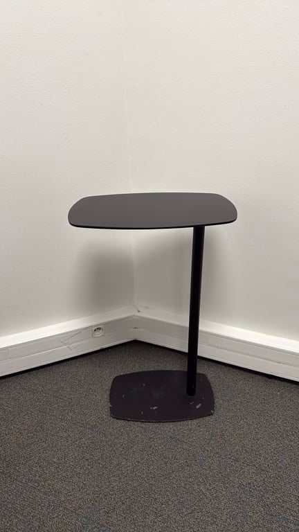 Table basse ovale en métal noir - 3-4
