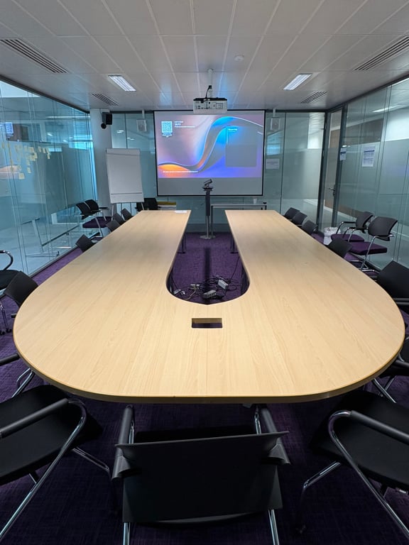 Table de réunion en mélaminé et métal