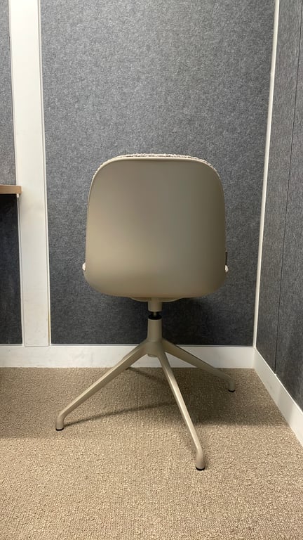 Chaise de réunion Albert Kuip par Zuiver - ambiance