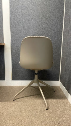 Chaise de réunion Albert Kuip par Zuiver - ambiance