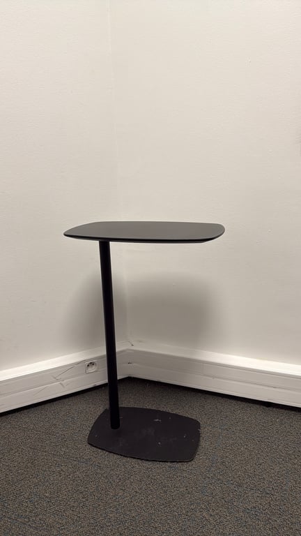Table basse ovale en métal noir - 3-4