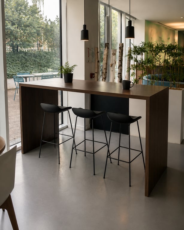 Table haute rectangulaire en chêne foncé