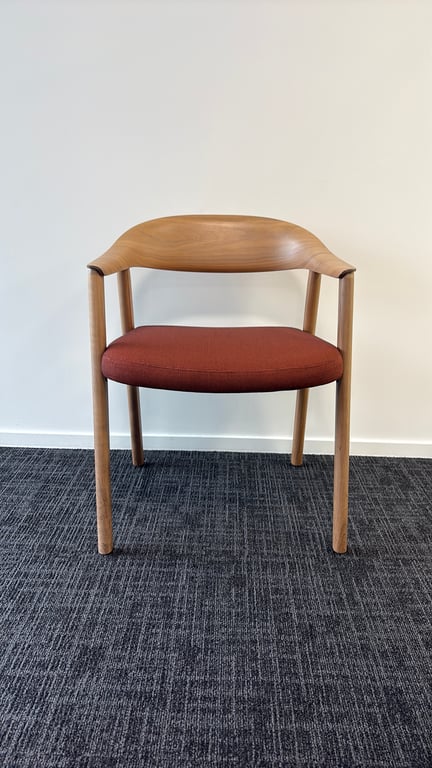 Chaise de réunion en bois et tissu