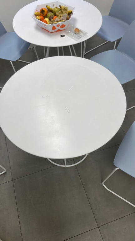 Table ronde de cafétéria